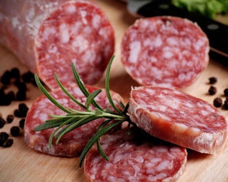 Двама починали, след като яли колбаси, заразени с листерия в Германия