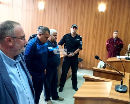 Рушветите, искани от тримата даиджии - 5 бона в плик, пари в кутии от цигари и мръвка за 600 лв.