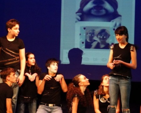 Театър от тийнейджъри за тийнейджъри гостува в Пловдив