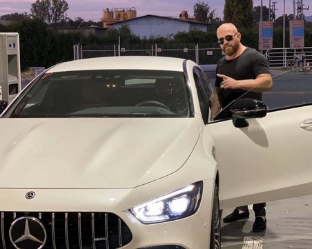 Динко Вълчев се похвали с мерцедес за близо 350 бона