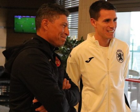 Карагарен се присъедини към националите, Балъков притеснен