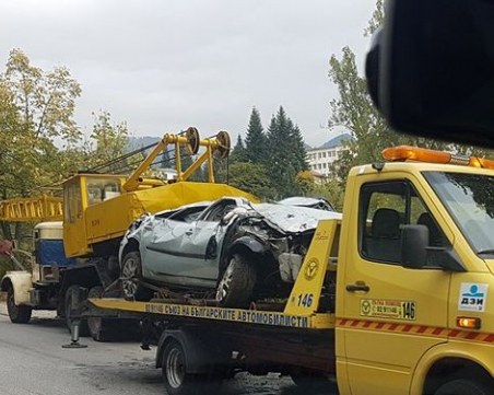 18-годишен шофьор се обърна с кола в река в Смолян