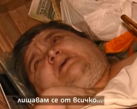 Безжалостен крадец обра неподвижна жена