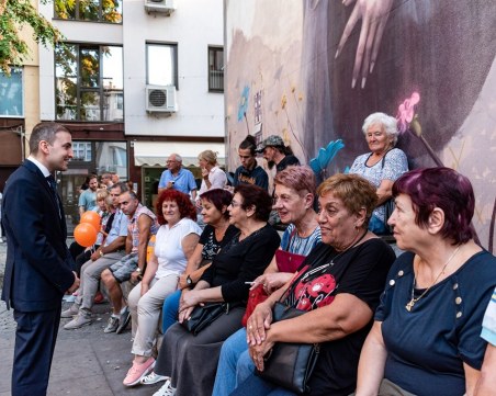 Възрастните хора - сребърното съкровище на града ни… Забелязваме ли ги? Правим ли нещо за тях?