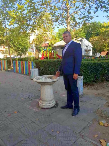 Стоян Алексиев възстановява и прави нови чешми в кварталните аркове в район 