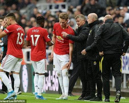 Бивш треньор на Англия с мрачна прогноза за Манчестър Юнайтед