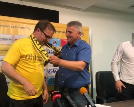 И Йотков подал оставка в Ботев, не е приета