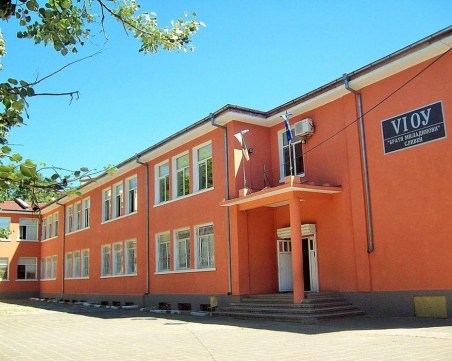 Напрежение в Сливен и Карнобат и тази сутрин! Родители не пускат децата си на училище