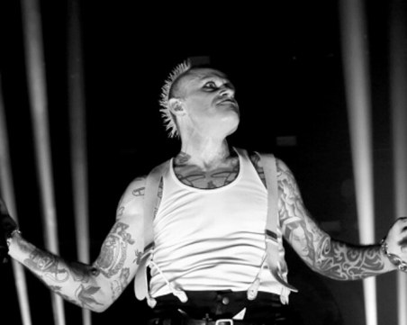 Пускат на търг всички вещи на Кийт Флинт