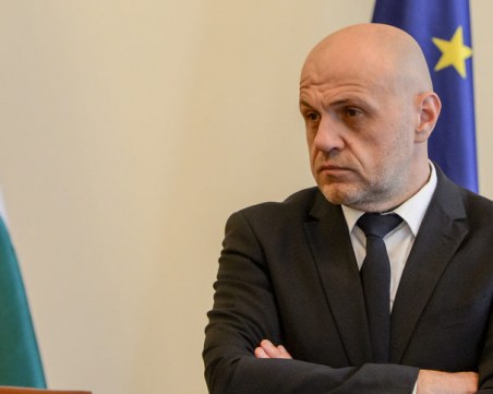 Дончев: Има замесени партии и политици в паниката за отнемането на децата