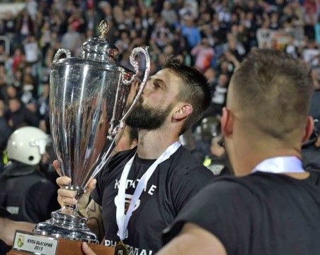 Капитанът Митко Илиев преподписа с Локо