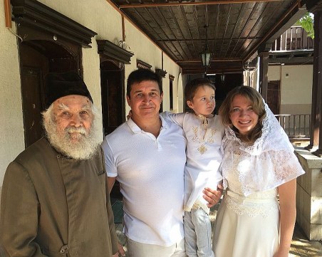 Руско семейство измоли рожба от Света Богородица в Бачковския манастир