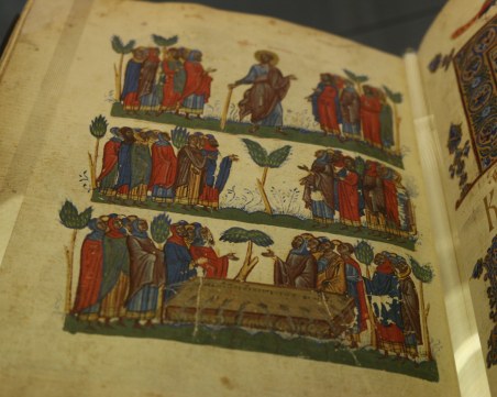 Уникален средновековен ръкопис на старобългарски за първи път у нас