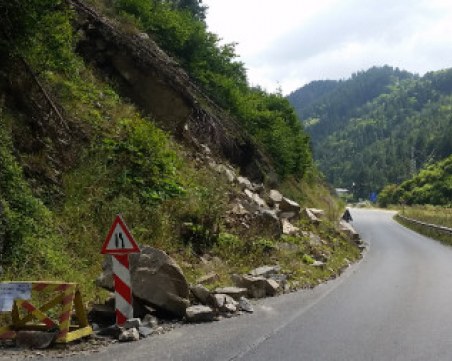 Затварят пътя Кричим - Девин днес заради взривове