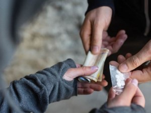 Спипаха трима пловдивчани за притежание на наркотици