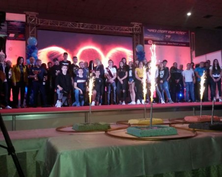 5 олимпийски торти за 70-годишнината на Спортното училище