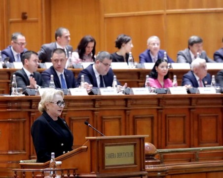 Правителството на Румъния падна! Вотът на недоверие детронира премиера Виорика Данчила