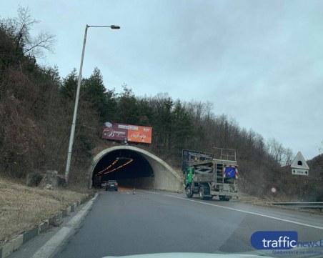 Ремонт затруднява движението на АМ Тракия днес