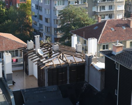 След ултиматума от Бойко: Пламен Георгиев бута терасата си 