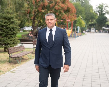 Стоян Алексиев съдейства за по-безопасно движение пред училище в 