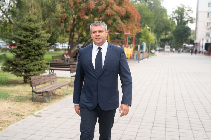 Стоян Алексиев съдейства за по-безопасно движение пред училище в 