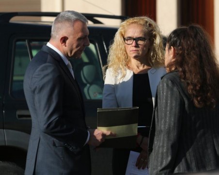 Оставиха Иванчева под домашен арест