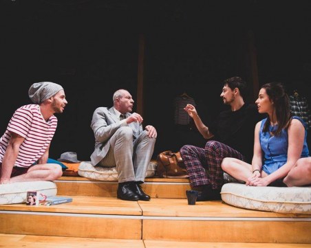 Плакатите на Пловдивския театър оживяват с виртуална реалност