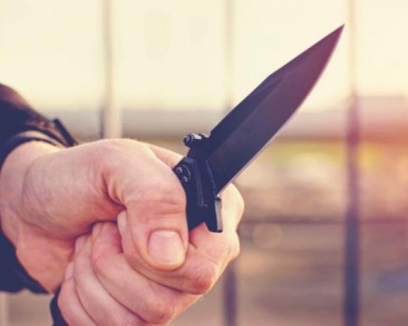 Заради стара вражда: Мъж беше прободен няколко пъти с джобно ножче