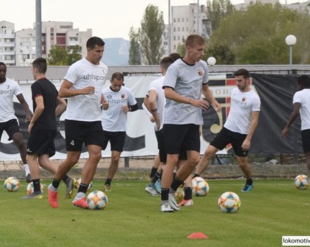 Четирима юноши се готвиха с мъжкия отбор на Локо