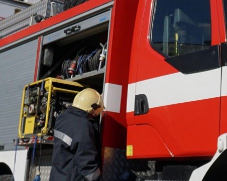 Мъж скочи от 3-ти етаж, за да се спаси от пожар