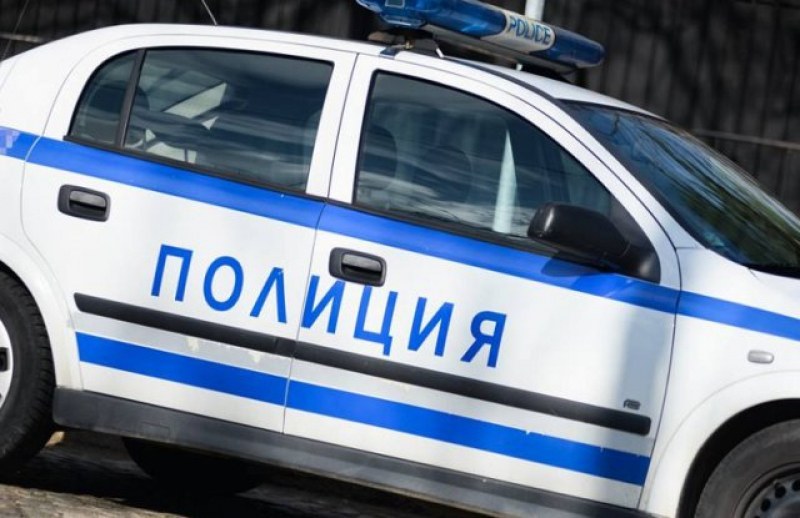 Арестуваха мъжа, нарязал гумите на 10 коли в София