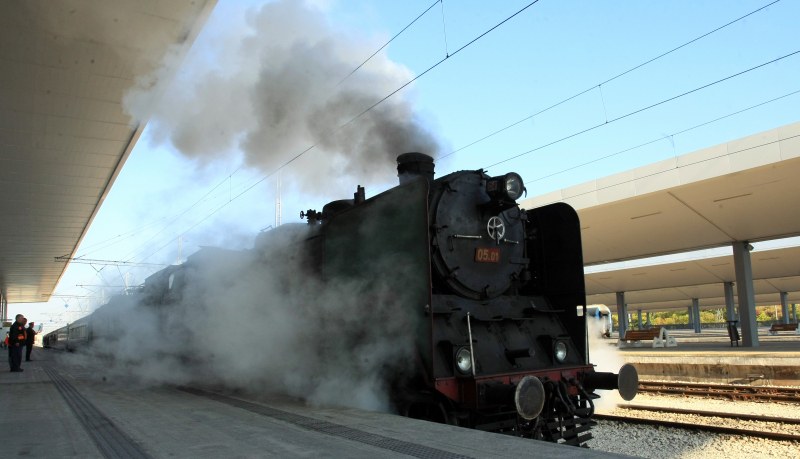 Личният вагон-салон на цар Борис III радва пътниците към Кюстендил