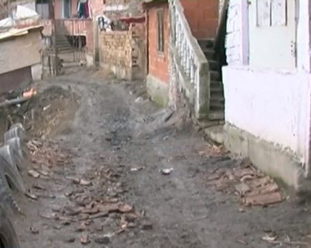 Двама мъже блудстваха с 13-годишно момиче в Разлог