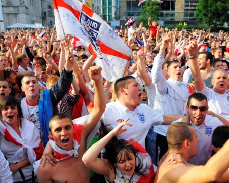 Над 4 000 жадни за бира и екшън англичани изправят София на нокти днес