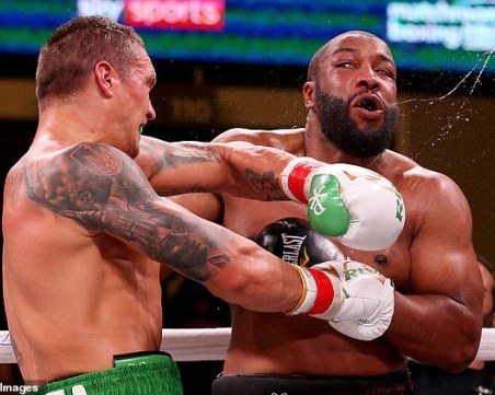 Усик с убедителна победа в дебюта си при най-тежките