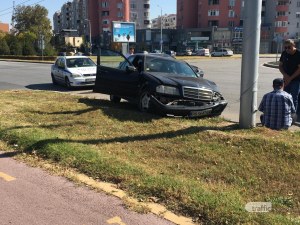 Катастрофа в Пловдив – два Мерцедеса се удариха на кръгово в „Тракия”