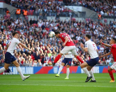 Англия ни резили с 6:0, първо предупреждение за расизъм