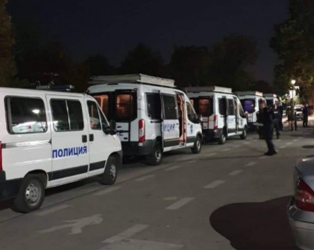 Започна се: Футболни запалянковци се сбиха в центъра на София, има ранен