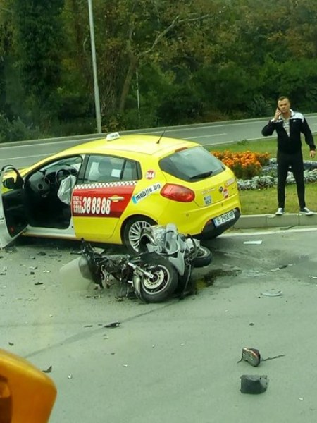 Мотопедист загина при катастрофа с кола във Варна