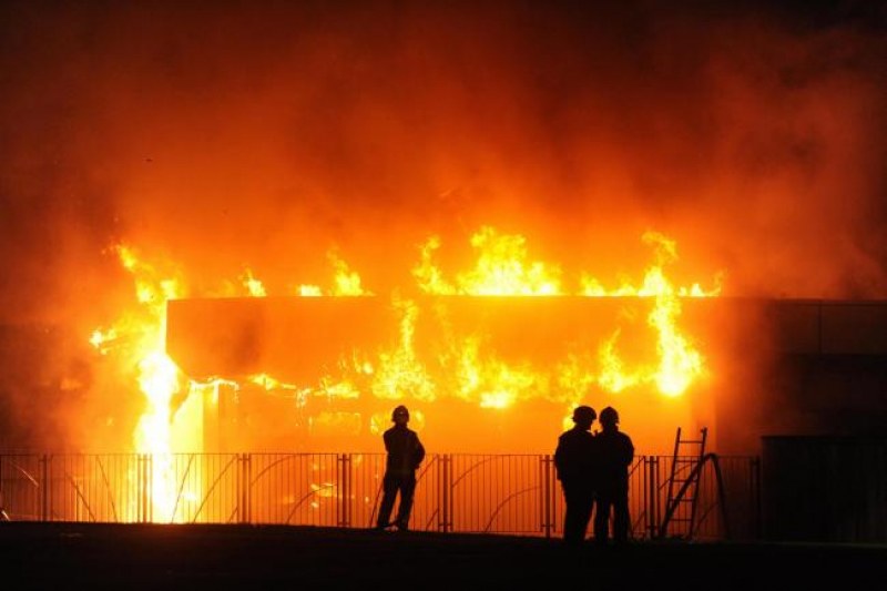 Пожар избухна в цех за бои и химикали в Габрово