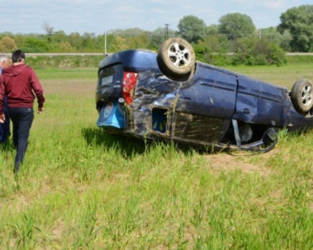Шофьор блъсна жена на пешеходна пътека, откара я в болница незабавно