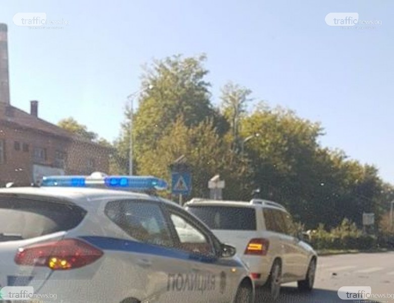 Два мерцедеса се удариха заради предимство на пешеходец в Пловдив
