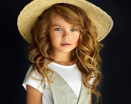 6-годишно момиченце изуми с красотата си, стана звезда в Instagram