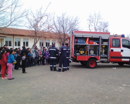 Евакуираха училище в Търговище след инцидент със сярна киселина