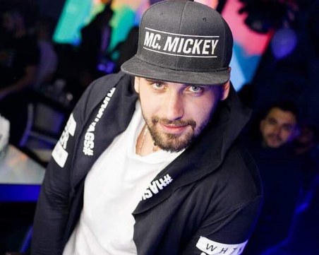 Какво е да си MC - човекът настроен винаги за парти, който вдига публиката за минути