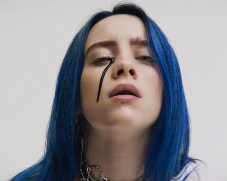 Обраха певицата Били Айлиш по време на концерт