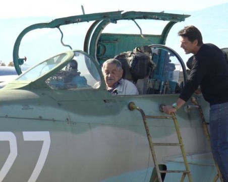 Пловдивчани наскачаха по кабините на бойни самолети в Деня на авиацията