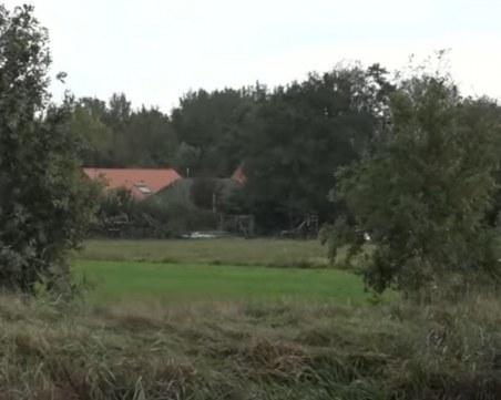 Семейство прекара 9 г. в мазето на къщата си в очакване на края на света