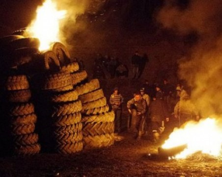 Строг контрол върху горенето на гуми, дограми, текстилни отпадъци