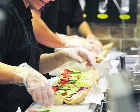 Верига за сандвичи отрече, че напуска България заради хакера Тодоров